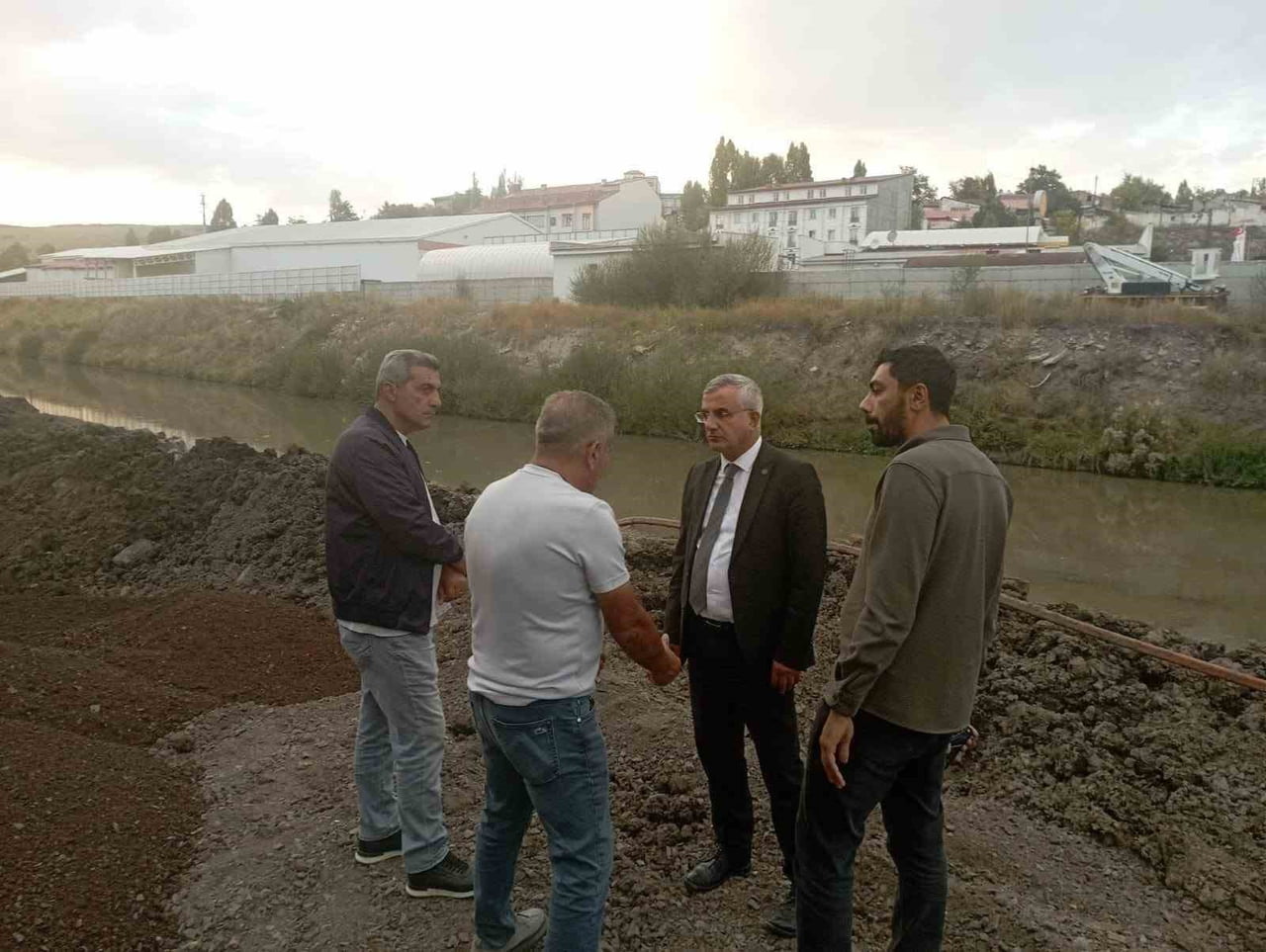 KARS’TA ATIKSU İÇİN KRİTİK ÇALIŞMA: KOLLEKTÖR HATTINDA ÇALIŞMALAR SÜRÜYOR(KARS-İHA)