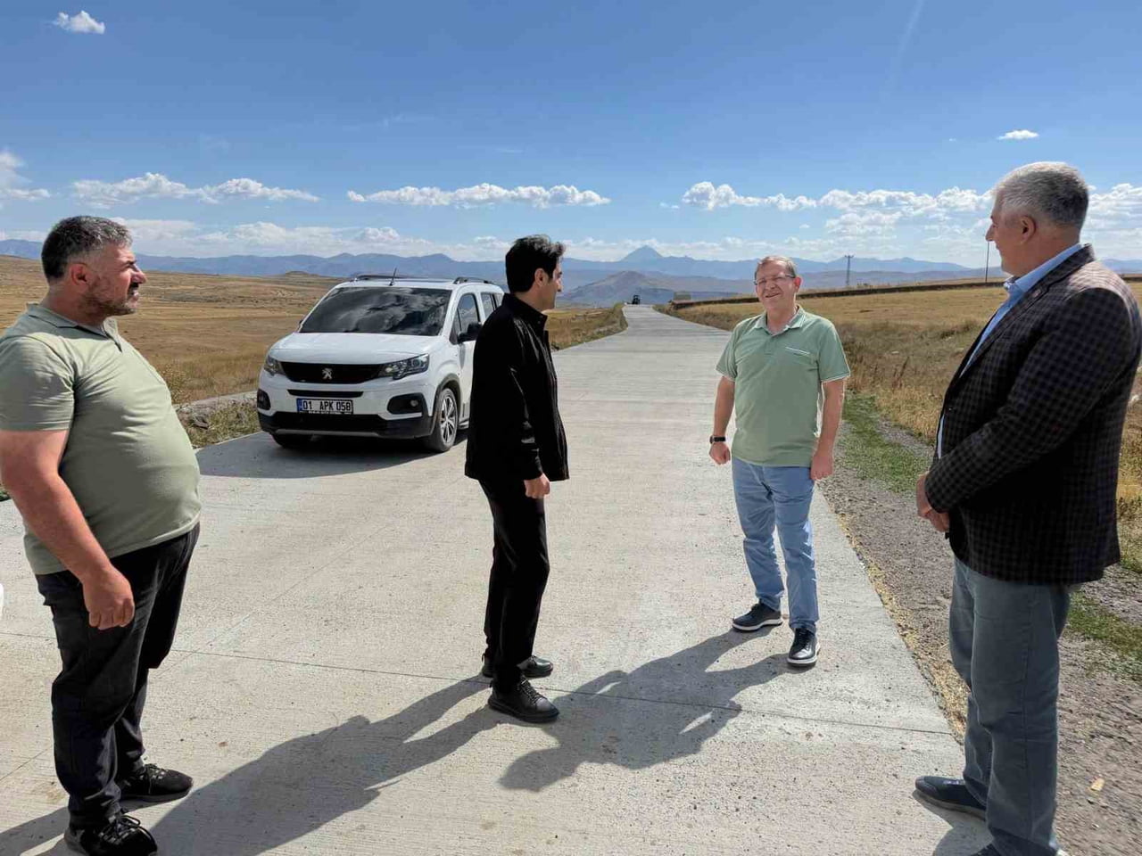 KARS’TA KÖY YOLLARINA BETON KONFORU: ŞEHİTEMİN VE GECİKMEZ GRUP YOLUNDA ÇALIŞMALAR...
