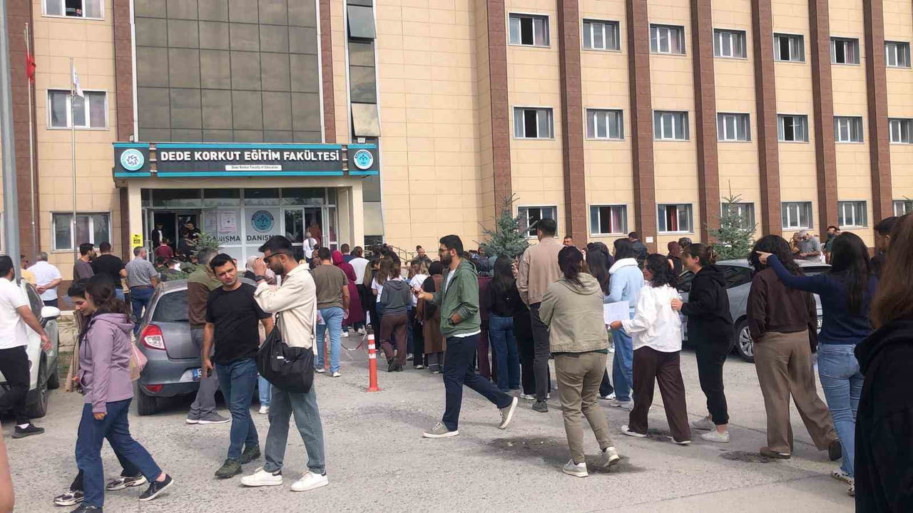 KARS’TA KPSS HEYECANI: ADAYLAR SINAV İÇİN OKULLARA AKIN ETTİ(KARS-İHA)