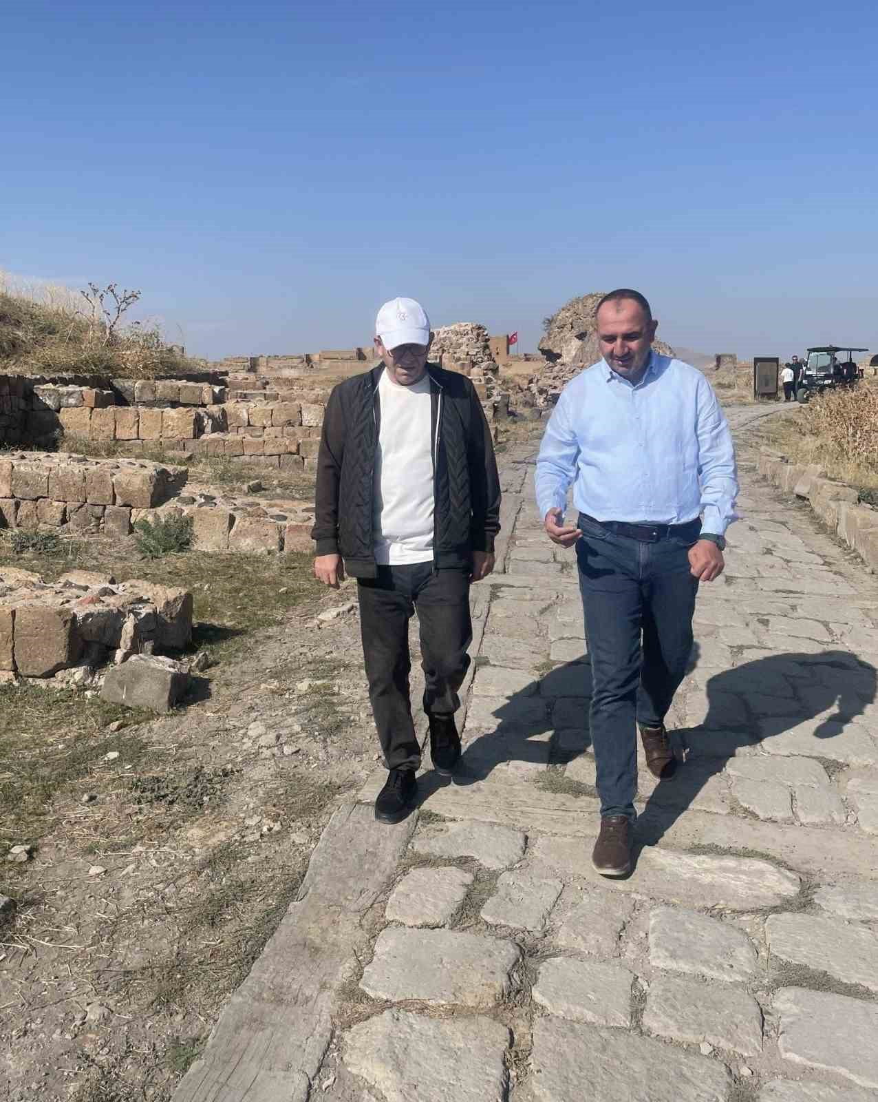 KARS VALİSİ ZİYA POLAT, ANİ ÖREN YERİ’NDE(KARS-İHA)