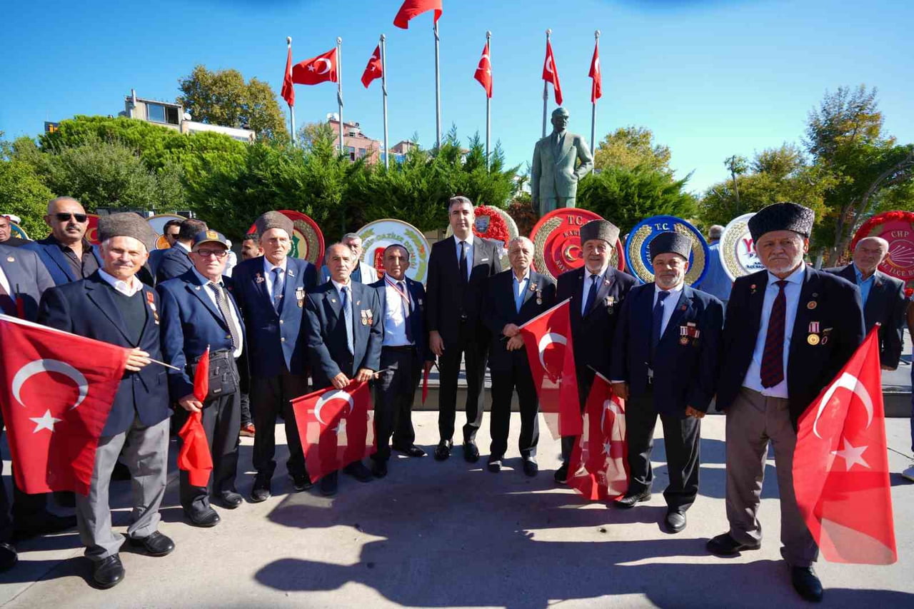 KARTAL’DA 19 EYLÜL GAZİLER GÜNÜ DOLAYISIYLA DÜZENLENEN ANMA PROGRAMINDA GAZİLER, ŞEHİT YAKINLARI...