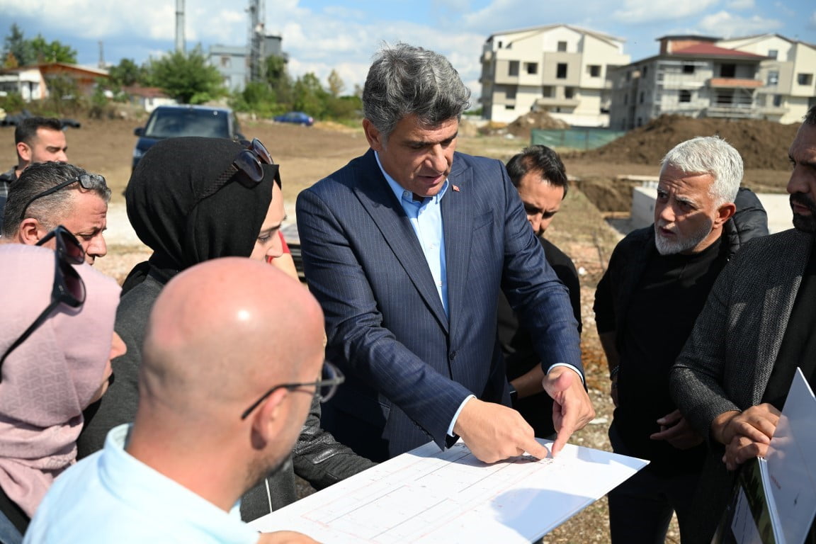 KARTEPE'DE ATAEVLER'İN ARDINDAN ATAŞEHİR MAHALLESİ'NDE DE 6 BİN METREKARELİK OTOPARK VE YEŞİL...