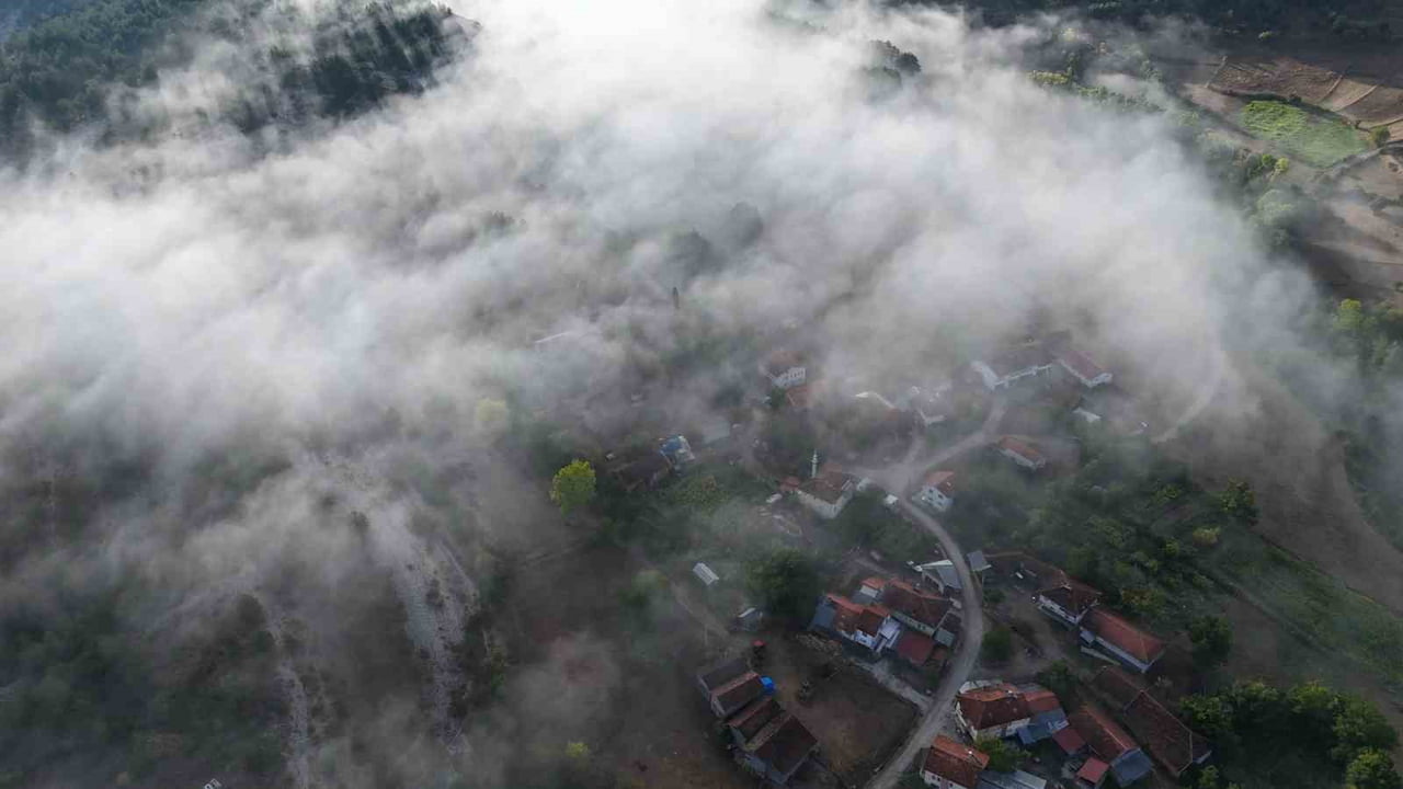 KASTAMONU'NUN İHSANGAZİ İLÇESİNDE SABAH SAATLERİNDE İLÇE ÜZERİNDE VE ORMANLIK ALANDA OLUŞAN SİS...