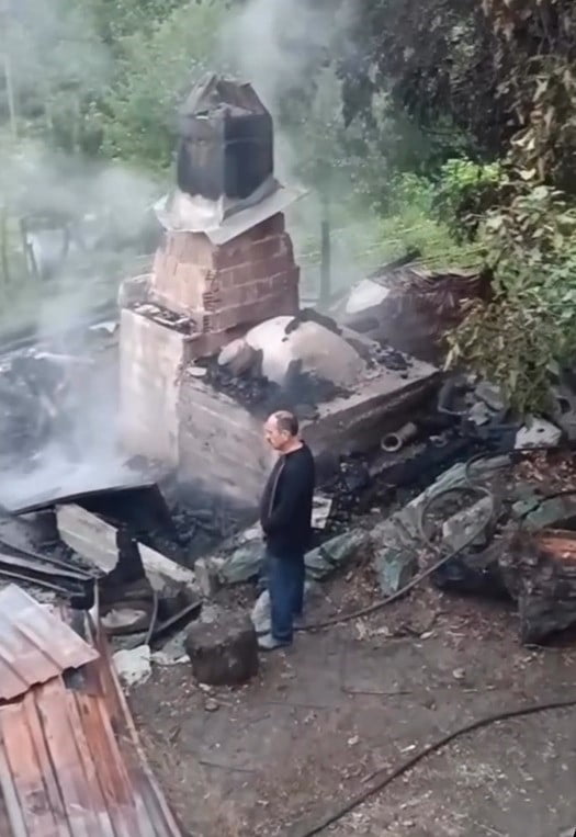 KASTAMONU'NUN TAŞKÖPRÜ İLÇESİNDE KÖY FIRININDA ÇIKAN YANGIN İTFAİYE EKİPLERİ TARAFINDAN...