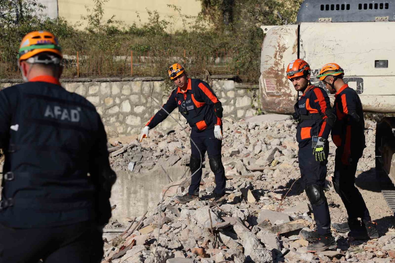 KASTAMONU’DA ARAMA VE KURTARMA EKİPLERİNİN AFETLERE MÜDAHALE KAPASİTESİNİ TEST ETMEK AMACIYLA...