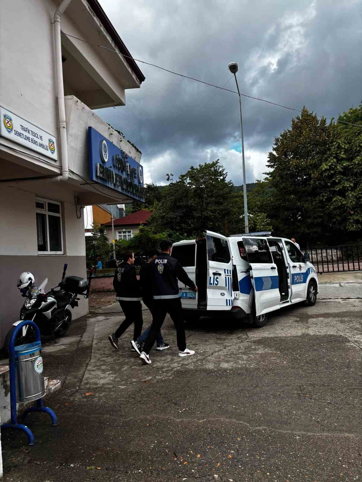 KASTAMONU’NUN CİDE İLÇESİNDE TARTIŞTIĞI KİŞİYİ BIÇAKLA YARALAYAN ŞÜPHELİ ŞAHIS...