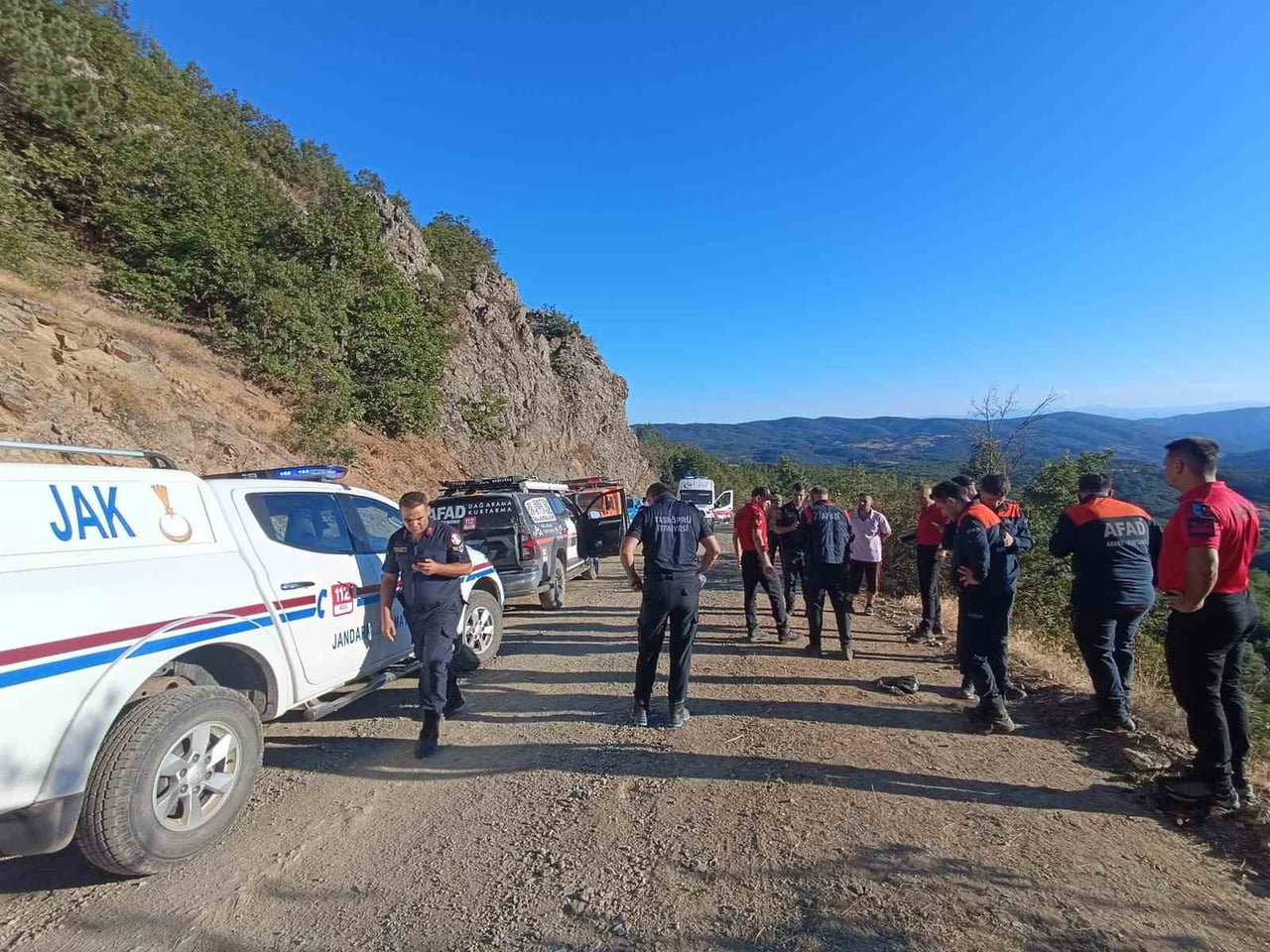 KASTAMONU’NUN TAŞKÖPRÜ İLÇESİNDE KUŞBURNU TOPLADIĞI ESNADA DENGESİNİ KAYBEDEREK YAKLAŞIK 50...