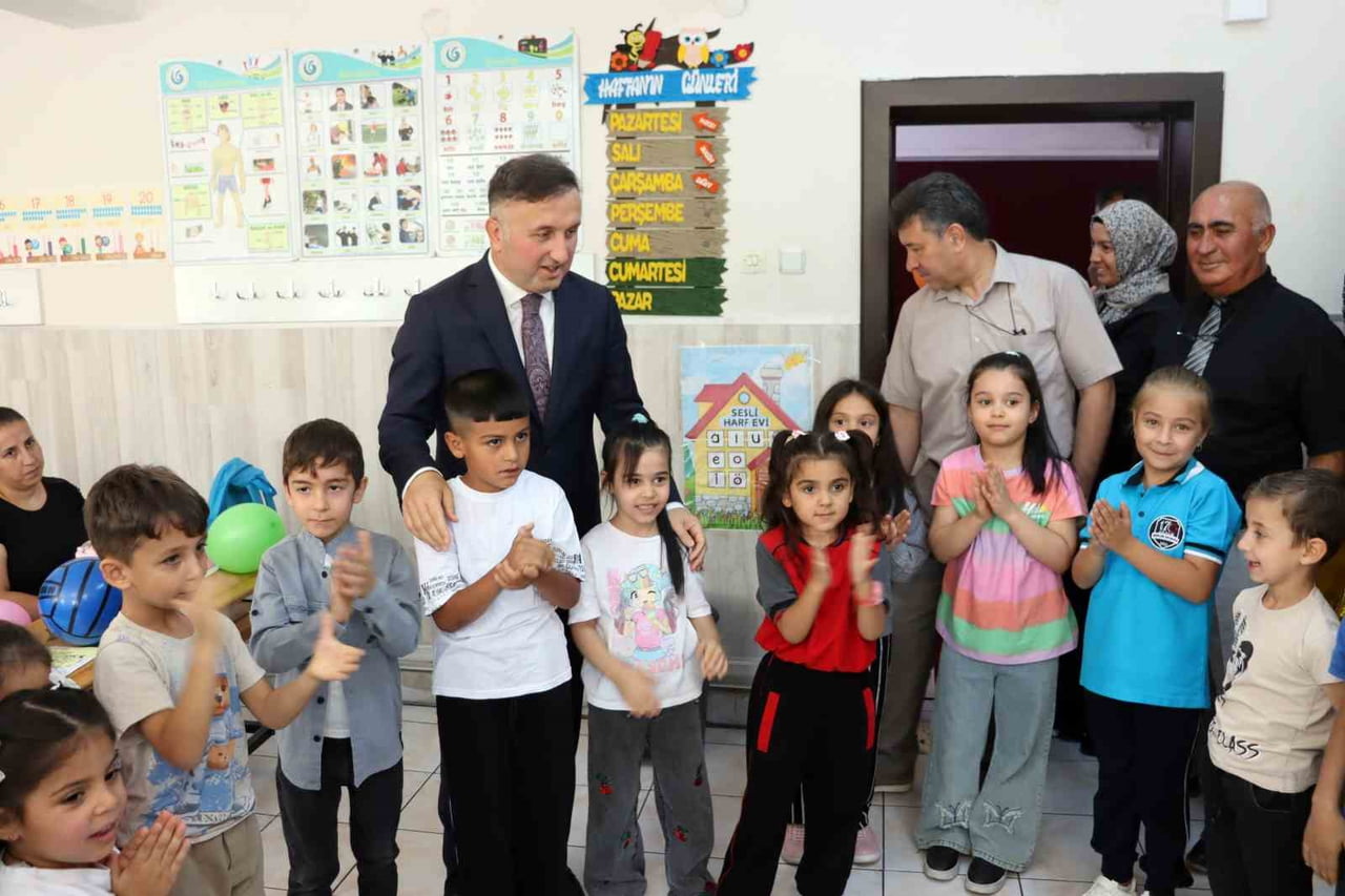 KAYSERİ'DE UYUM HAFTASI KAPSAMINDA ANAOKULU, 1. VE 5. SINIF ÖĞRENCİLERİ SINIFLARI İLE BULUŞURKEN...