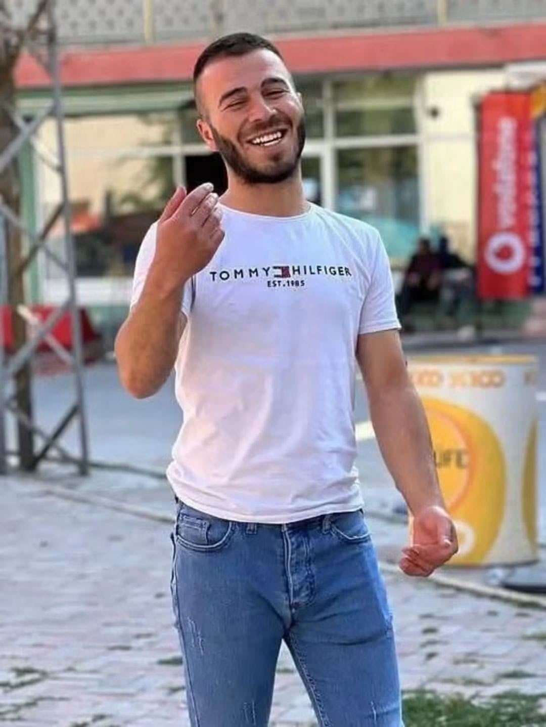 KAYSERİ'NİN DEVELİ İLÇESİNDE OTOMOBİLİN ÇARPTIĞI GENÇ HAYATINI KAYBETTİ.