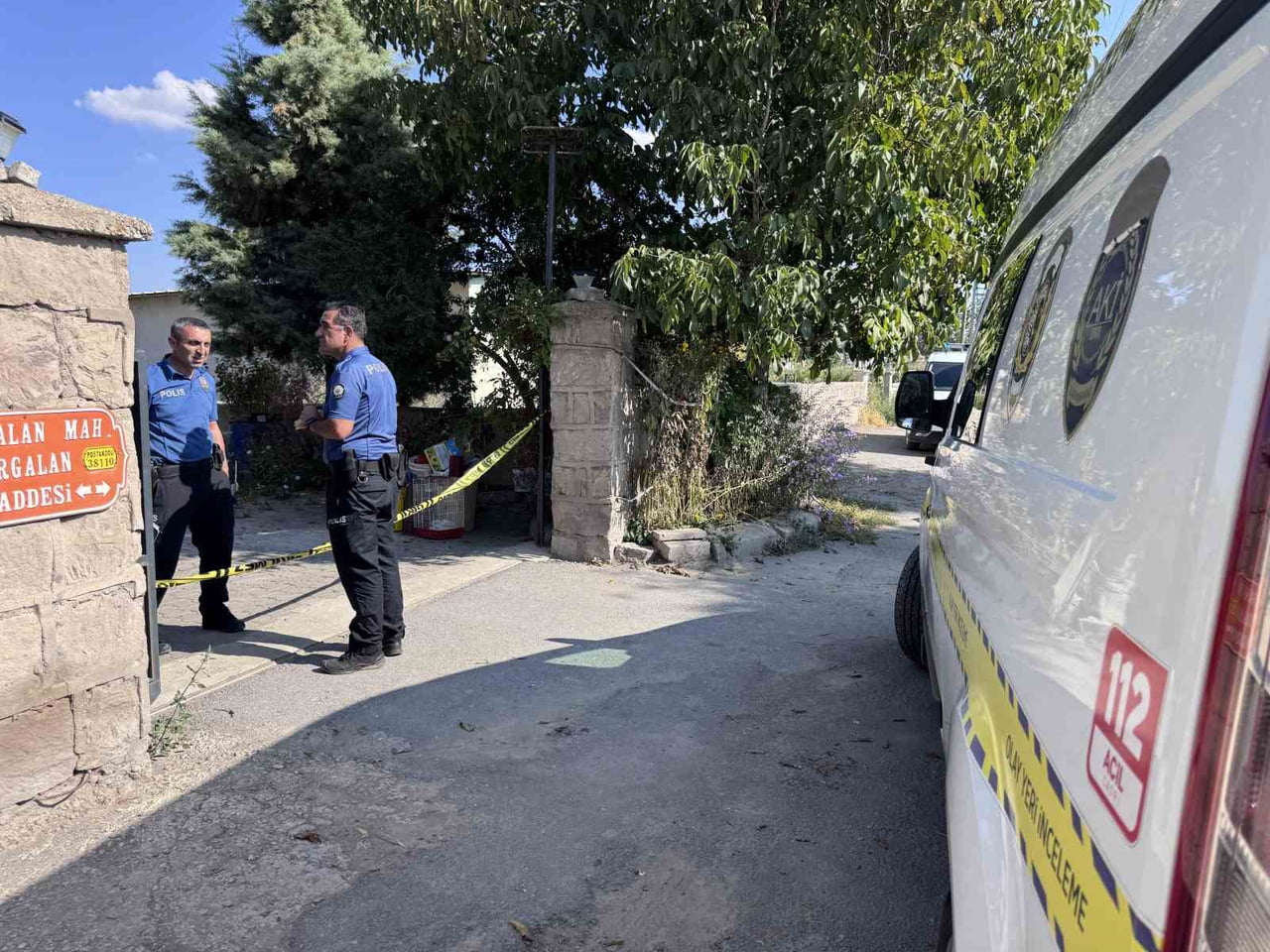 KAYSERİ'NİN KOCASİNAN İLÇESİNDE TÜFEKLE VURULAN KADIN AĞIR YARALANDI.