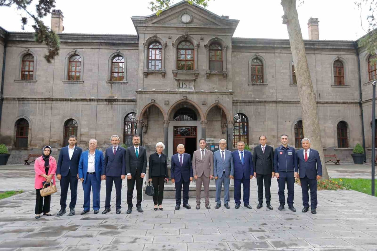 KAYSERİ BÜYÜKŞEHİR BELEDİYE BAŞKANI DR. MEMDUH BÜYÜKKILIÇ; KAYSERİ KENT KONSEYİ BAŞKANLIĞI’NA...