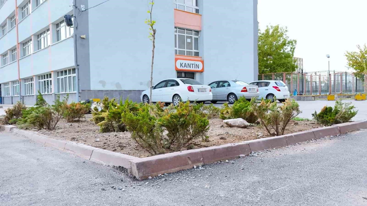 KAYSERİ BÜYÜKŞEHİR BELEDİYESİ, EĞİTİME VE ÖĞRENCİLERE YÖNELİK DESTEKLERİNİ SÜRDÜRÜRKEN, KENTTEKİ...