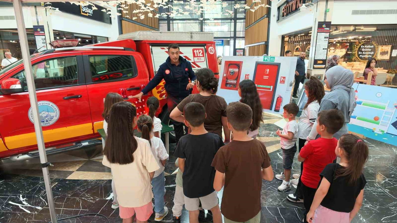 KAYSERİ BÜYÜKŞEHİR BELEDİYESİ İTFAİYE DAİRE BAŞKANLIĞI EKİPLERİ; İTFAİYECİLİK HAFTASI KAPSAMINDA...