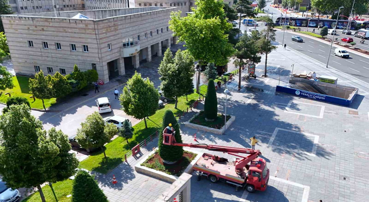 KAYSERİ BÜYÜKŞEHİR BELEDİYESİ, KENT GENELİNDEKİ PARK, BAHÇE, MEYDAN, REFÜJ VE YEŞİL ALANLARDA SÜS...