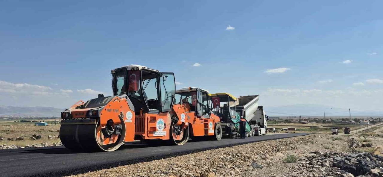 KAYSERİ BÜYÜKŞEHİR BELEDİYESİ; KIRSAL BÖLGELERDE YOL YAPIM VE ASFALT YENİLEME ÇALIŞMALARI...
