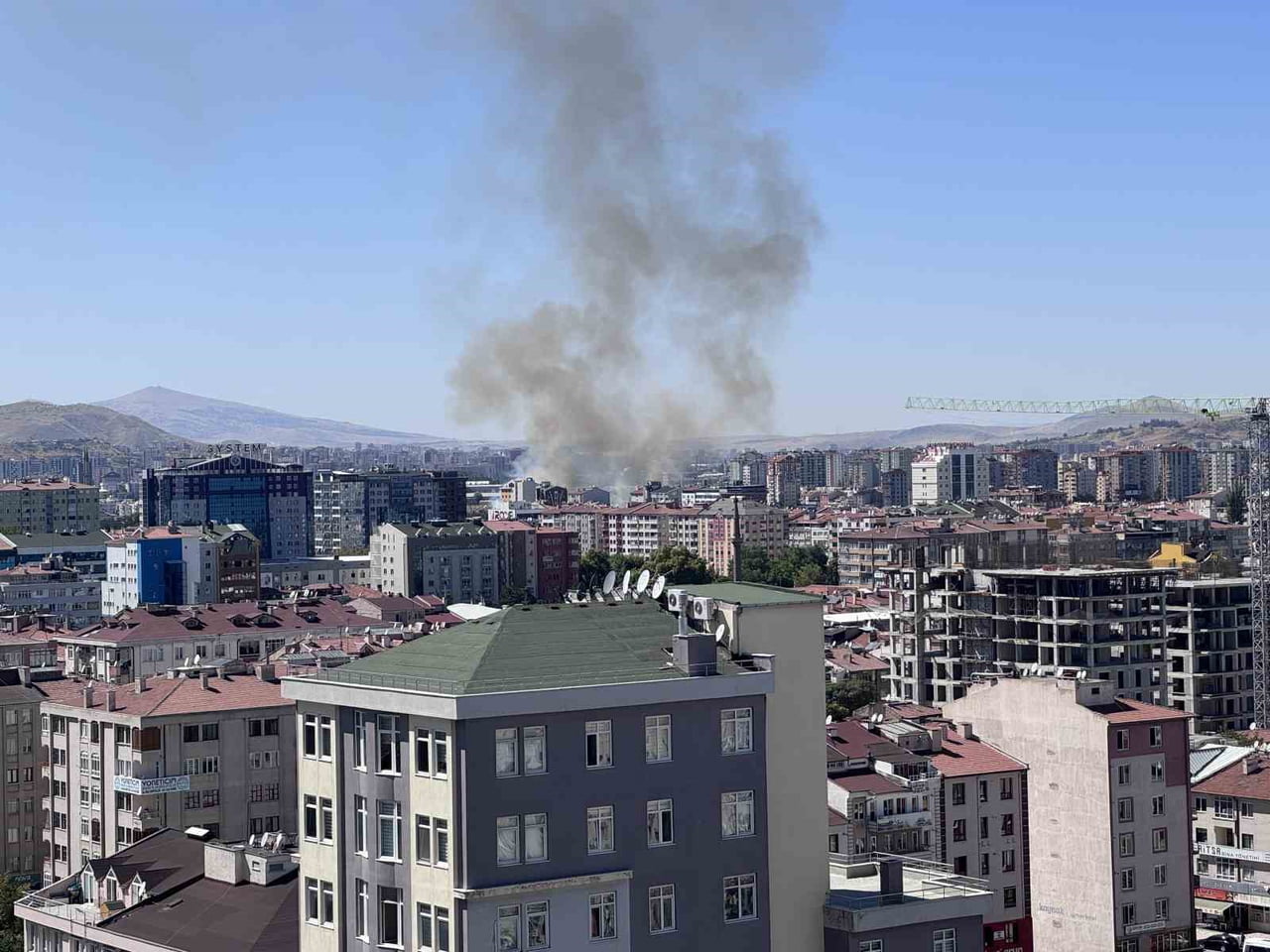 KAYSERİ’NİN KOCASİNAN İLÇESİNDE MEYDANA GELEN OT YANGININDA YAKLAŞIK 6 DÖNÜMLÜK ALAN KÜL...