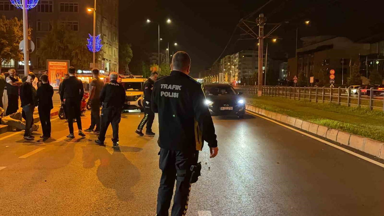 KAYSERİ’NİN KOCASİNAN İLÇESİNDE MOTOSİKLET YOLUN KARŞISINA GEÇMEYE ÇALIŞAN ÇOCUĞA ÇARPARKEN...