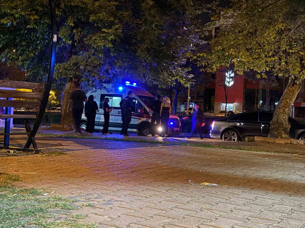 KAYSERİ’NİN MELİKGAZİ İLÇESİNDE İDDİAYA GÖRE YAN BAKMA MESELESİ NEDENİYLE TRAFİKTE ÇIKAN KAVGADA...