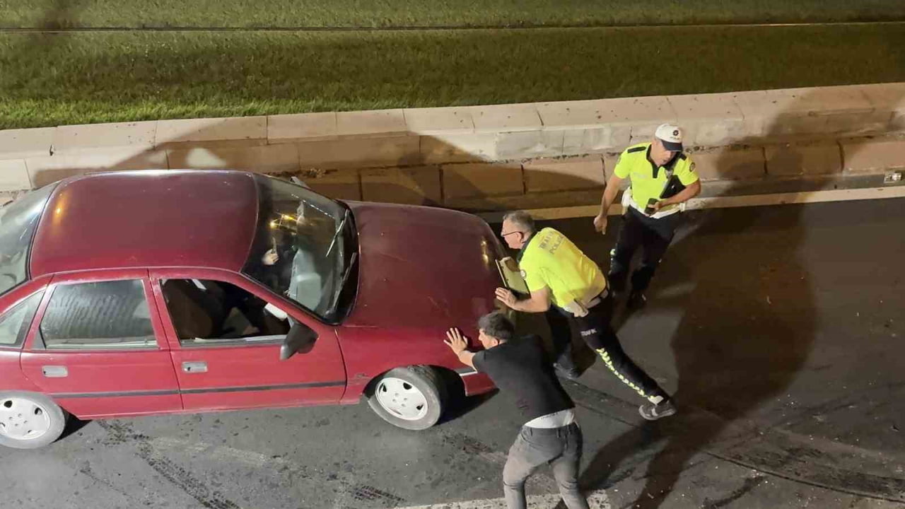 KAYSERİ’NİN MELİKGAZİ İLÇESİNDE İKİ OTOMOBİLİN ÇARPIŞTIĞI TRAFİK KAZASINDA YARALANAN OLMAZKEN...