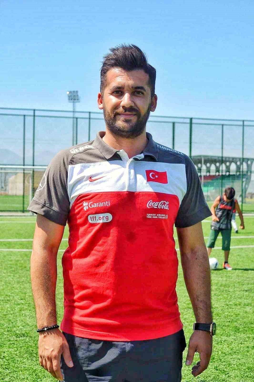 KAYSERİ SÜPER AMATÖR KÜME EKİPLERİNDEN DEVELİSPOR ANTRENÖR EREN ÇALAPVERDİ İLE ANLAŞTI.