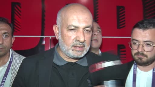 Kayserispor Başkanı Ali Çamlı, Fatih Karagümrük karşılaşmasının hakemi Ozan Ergün'e yönetiminden...