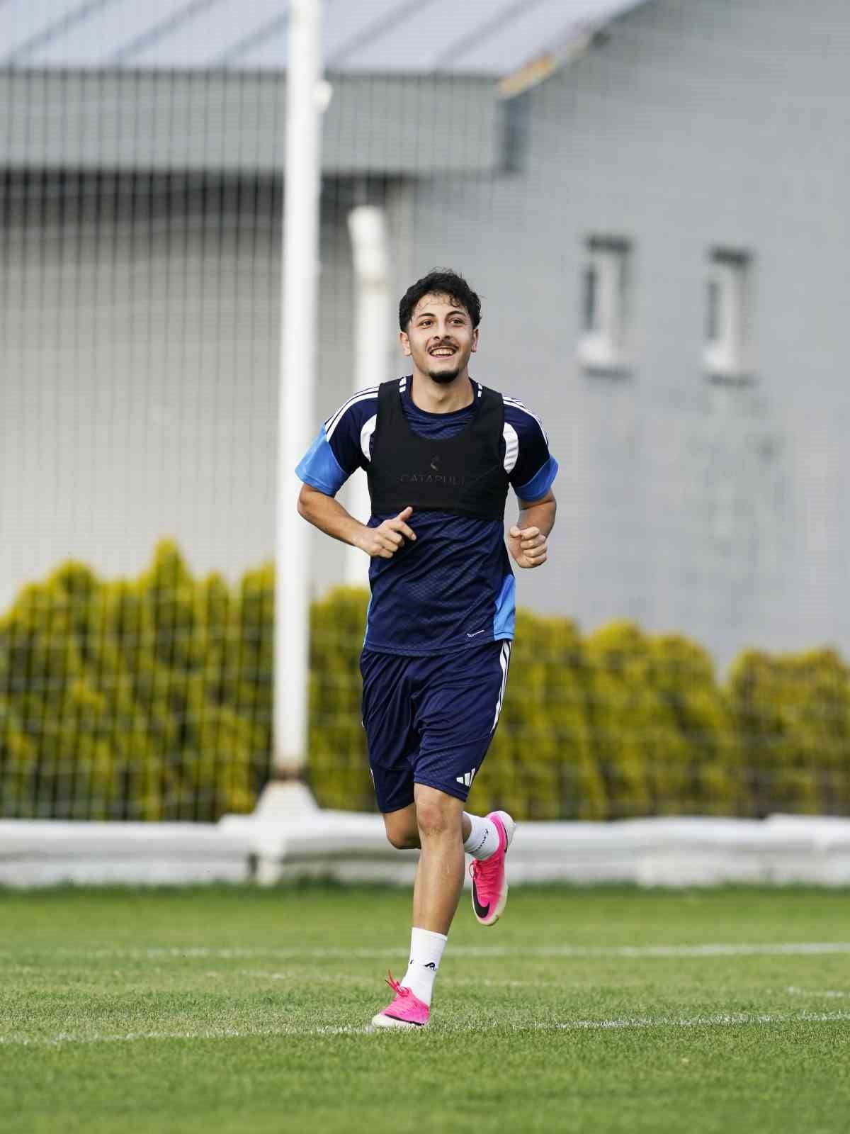 KAYSERİSPOR’DA KADRODA BULUNAN 20 FUTBOLCU AYRILDI.