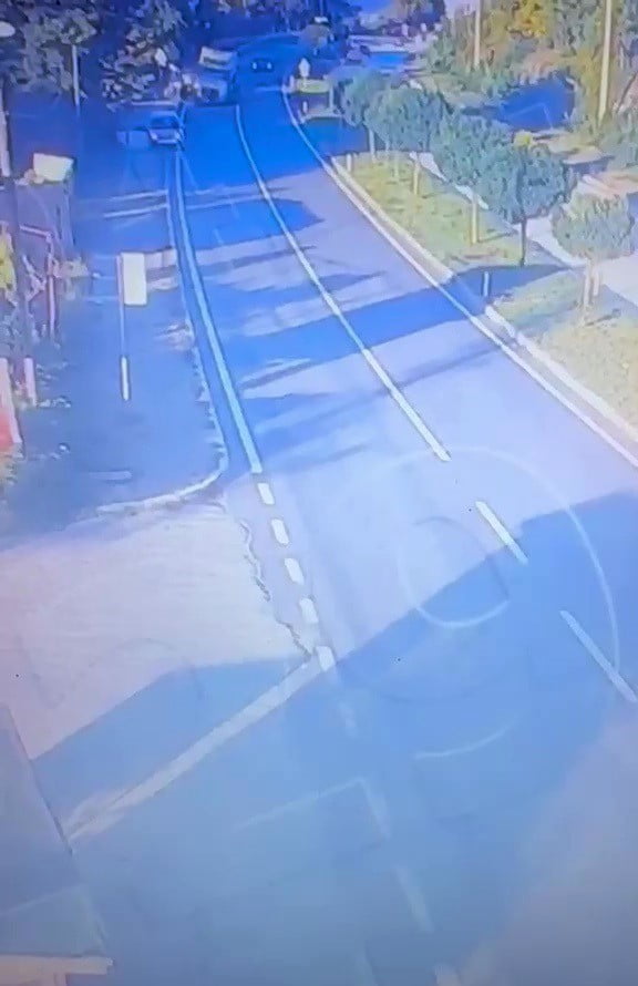 KAZA ANLARI GÜVENLİK KAMERASINA YANSIDI.