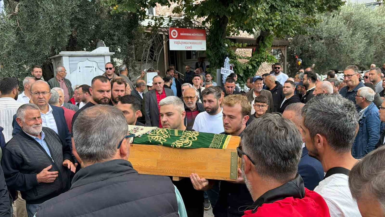 KAZADA HAYATINI KAYBEDEN HAMİLE ANNE, 3 YAŞINDAKİ KIZI VE BEBEĞİ CENAZE TÖRENİNİN ARDINDAN TOPRAĞA...