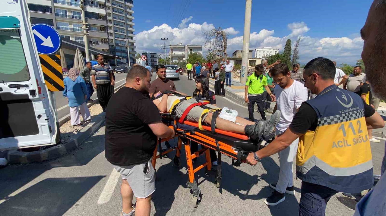 KAZADA YARALANAN MOTOSİKLET SÜRÜCÜSÜ VE YOLCU, SAĞLIK EKİBİNİN İLK MÜDAHALESİNİN ARDINDAN...