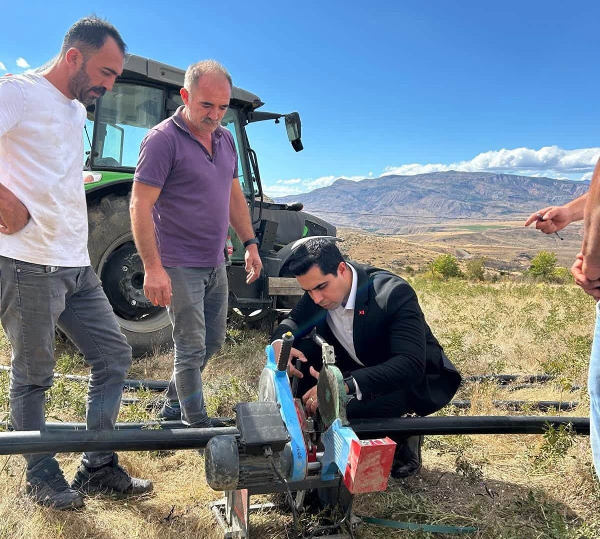 KEMAH KAYMAKAMI RESUL TUTAY, MERMERLİ KÖYÜNDE YAPIMI DEVAM EDEN SULAMA SUYU HATTI ÇALIŞMALARINI...
