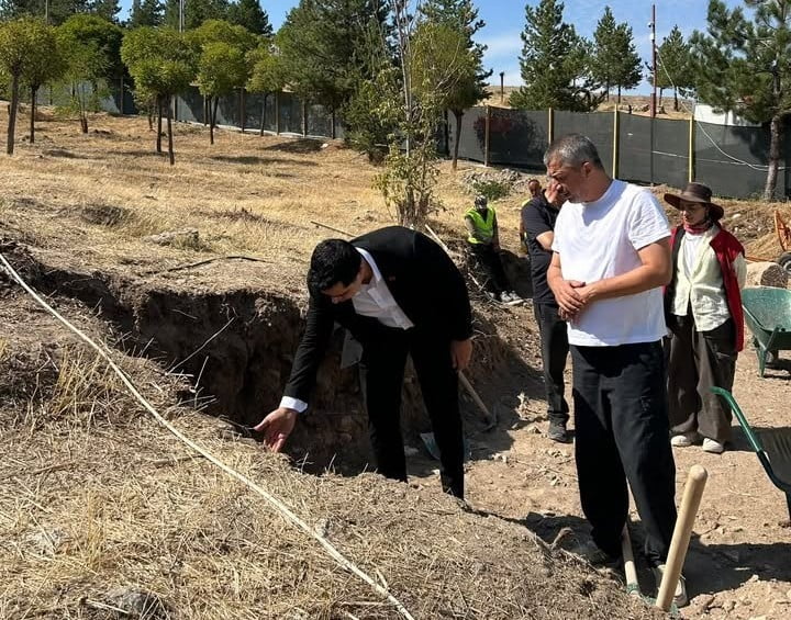 KEMAH’TA SULTAN MELİK TÜRBESİ’NDEKİ RESTORASYON ÇALIŞMALARI İNCELENDİ