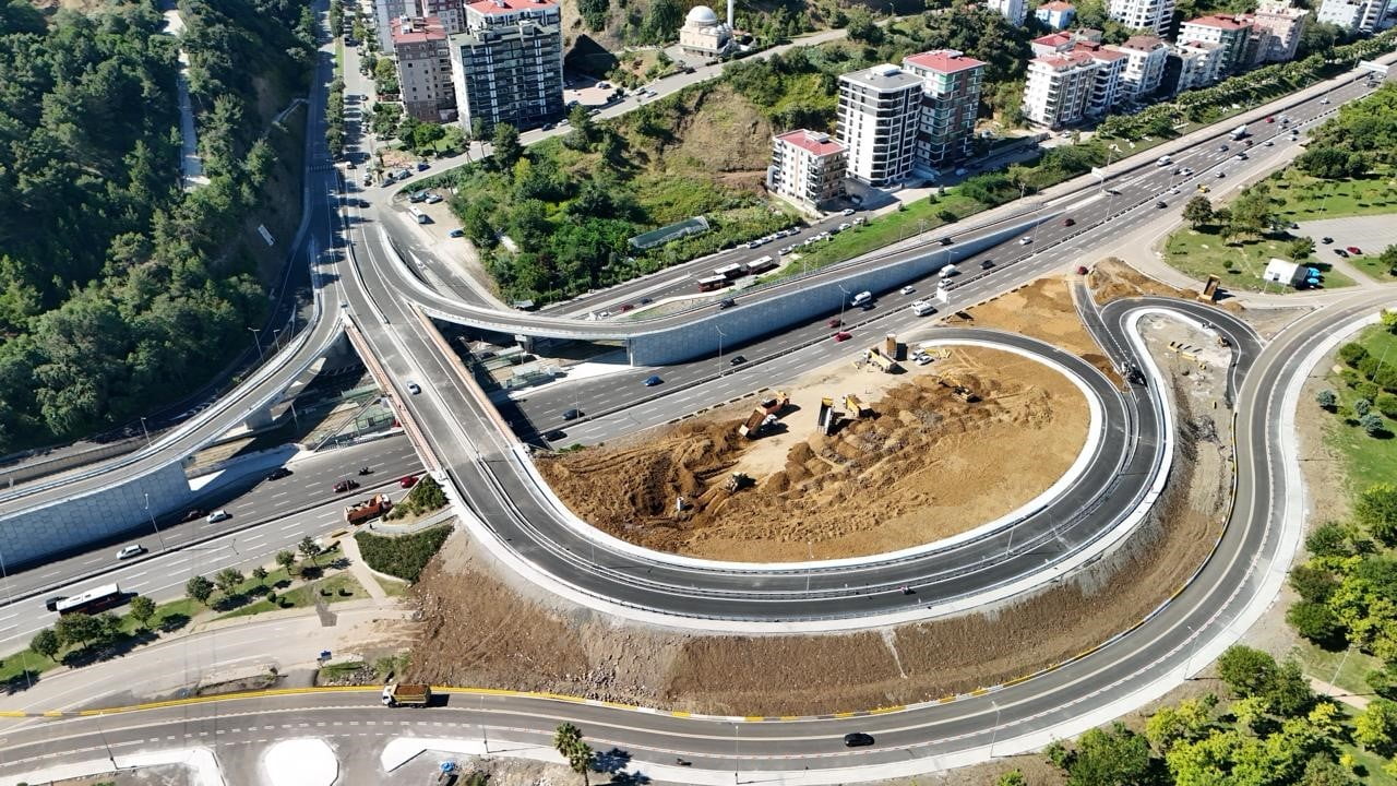 KENAN ŞARA KÖPRÜLÜ KAVŞAĞI PROJESİ KAPSAMINDA, DAHA ÖNCE TRAMVAY HATTI NEDENİYLE KARA YOLU...