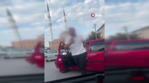 Kendisine korna çalanları ölümle tehdit etti: O anlar kamerada
