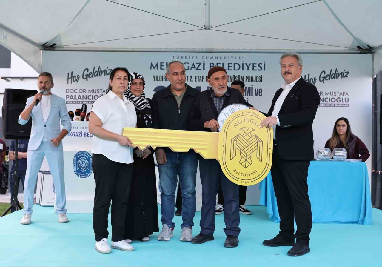 KENTSEL DÖNÜŞÜMDE BAŞARILI ÇALIŞMALARI İLE ÖNCÜ VE REFERANS BELEDİYE OLAN MELİKGAZİ BELEDİYESİ;...