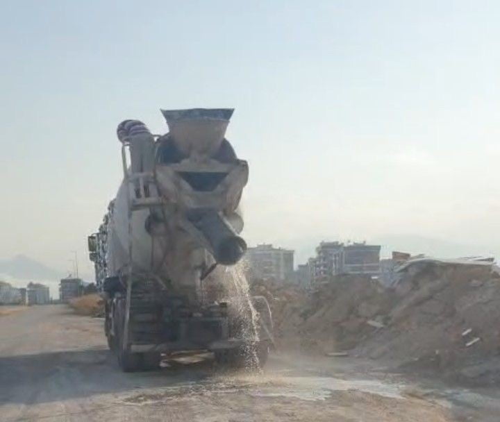 KEPEZ'DE  ÇEVREYİ KİRLETEN BETON MİKSERİNE 200 BİN TL İDARİ PARA CEZASI UYGULADI