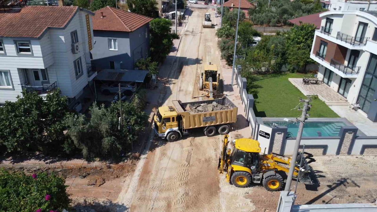 KEPEZ BELEDİYESİ, DUACI MAHALLESİ’NDE ALTYAPISI TAMAMLANAN SOKAKLARI SICAK ASFALTLA BULUŞTURMAK...