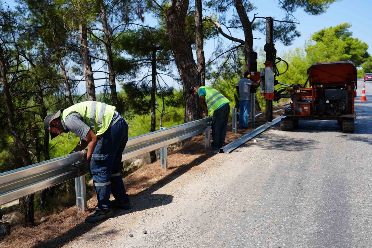 KEPEZ BELEDİYESİ, İLÇENİN ÜÇ FARKLI NOKTASINDA SÜRÜCÜLERİN GÜVENLİĞİNİ ARTIRMAK AMACIYLA BİN 500...