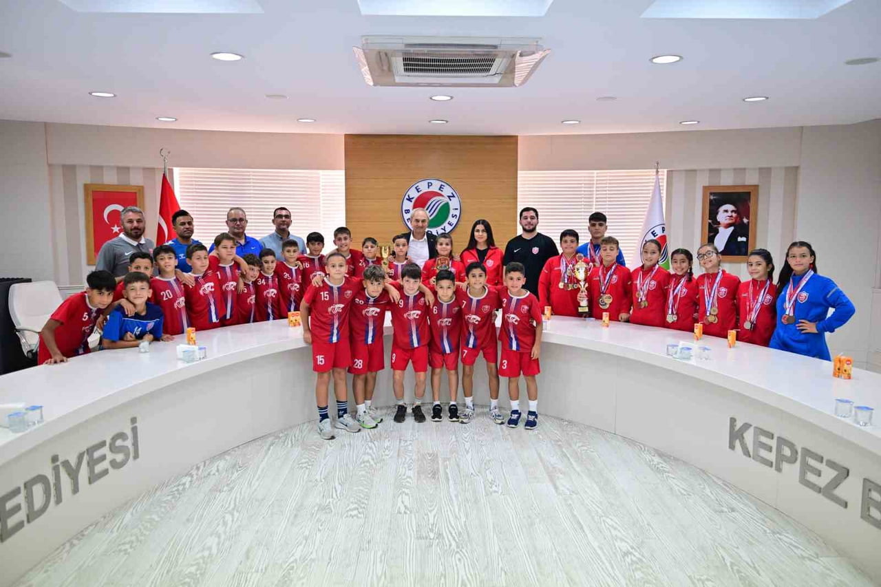 KEPEZ BELEDİYESİ SPOR KULÜBÜ’NÜN FUTBOL VE GÜREŞ TAKIMLARI, ELDE ETTİKLERİ ŞAMPİYONLUKLARIN...