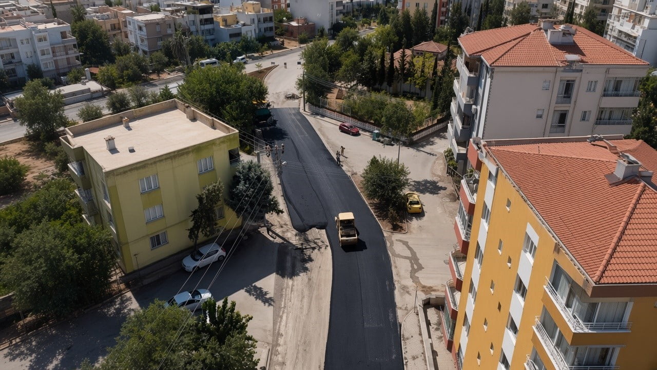 KİLİS’TE ASFALT ÇALIŞMALARI HIZ KESMEDEN SÜRÜYOR