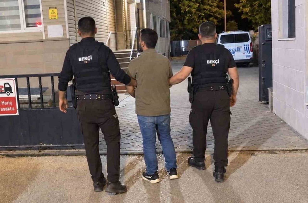 KIRIKKALE'DE HIRSIZLIK SUÇUNDAN HAKKINDA 6 YIL KESİNLEŞMİŞ HAPİS CEZASI BULUNAN HÜKÜMLÜ, POLİS...