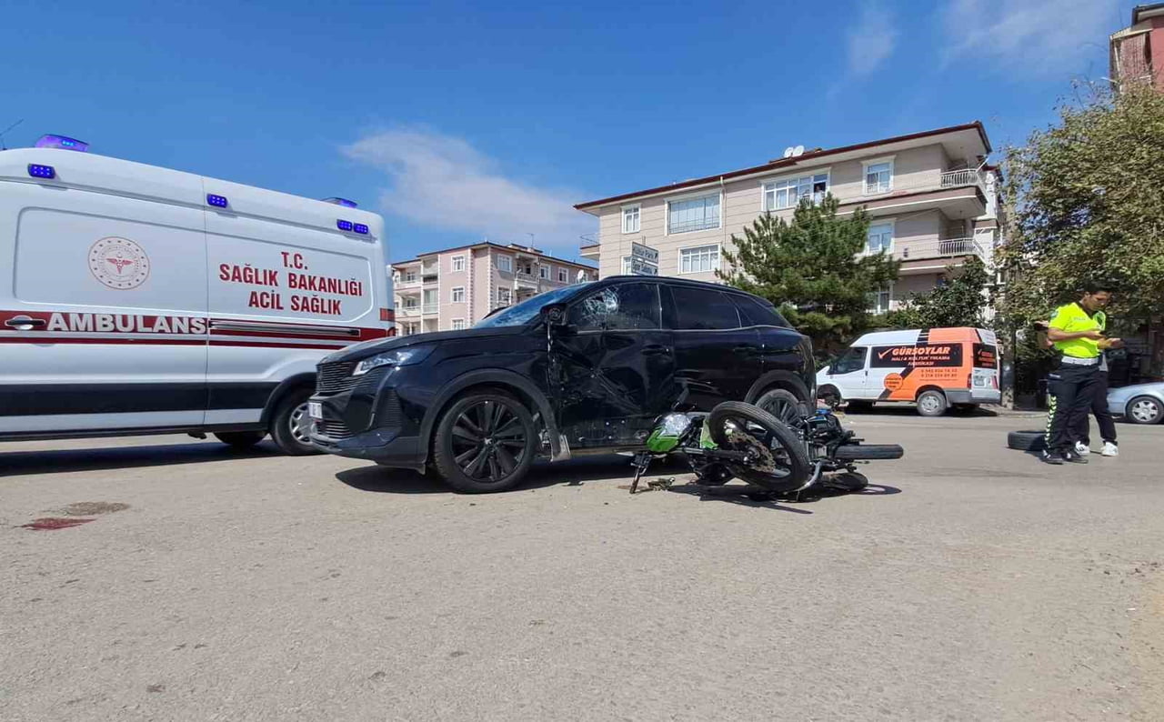 KIRIKKALE'DE OTOMOBİL İLE ÇARPIŞAN MOTOSİKLETİN SÜRÜCÜSÜ AĞIR YARALANDI.