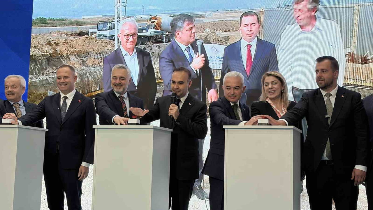 KIRKLARELİ’NDE DÜZENLENEN SANAYİ VE TEKNOLOJİ PROJELERİ AÇILIŞ VE TEMEL ATMA TÖRENİ’NE KATILAN...