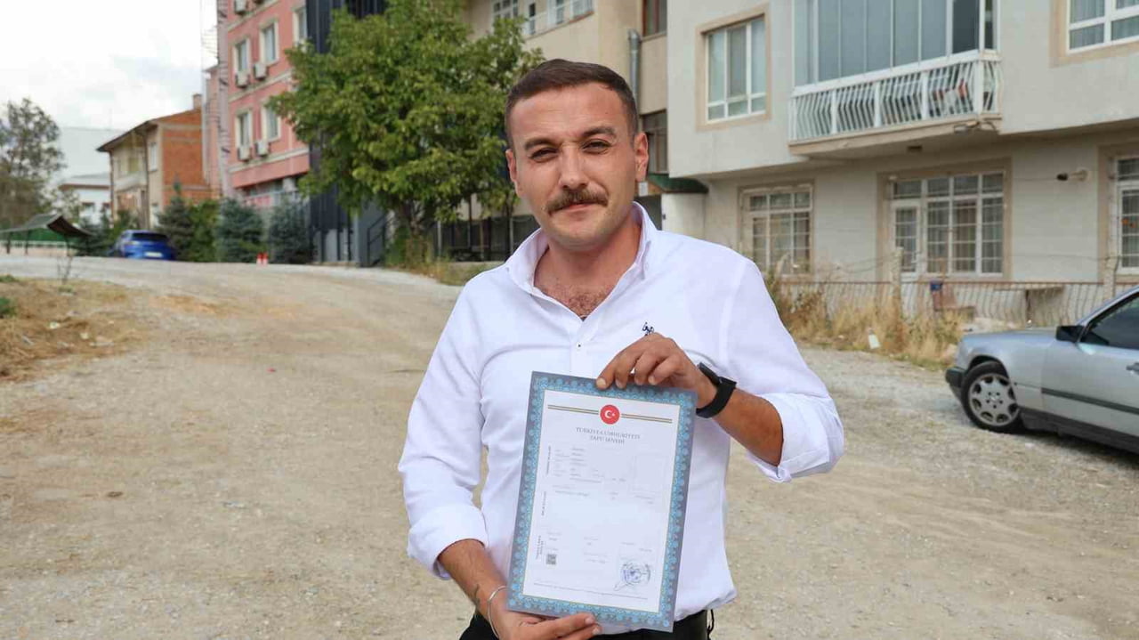 KIRŞEHİR BELEDİYESİ’NDE OTOBÜS ŞOFÖRÜ OLARAK GÖREV YAPAN YILMAZ BACAKSIZ, ARKADAŞ VE AİLE...