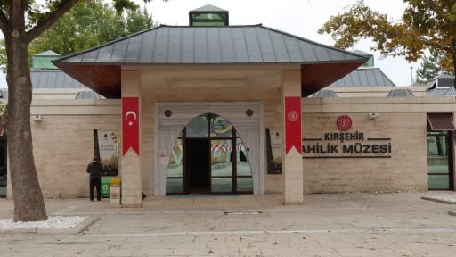Kırşehir’de Kutsal Emanetler Sergisi’ne yoğun ilgi