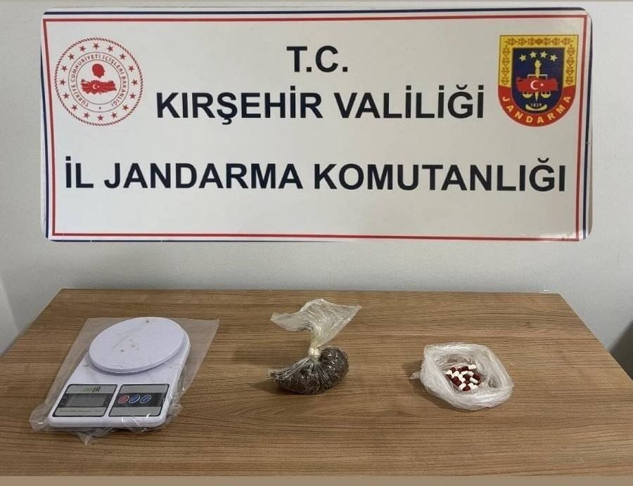 KIRŞEHİR’İN KAMAN İLÇESİNDE DÜZENLENEN OPERASYONDA UYUŞTURUCU MADDE VE HASSAS TERAZİ ELE...