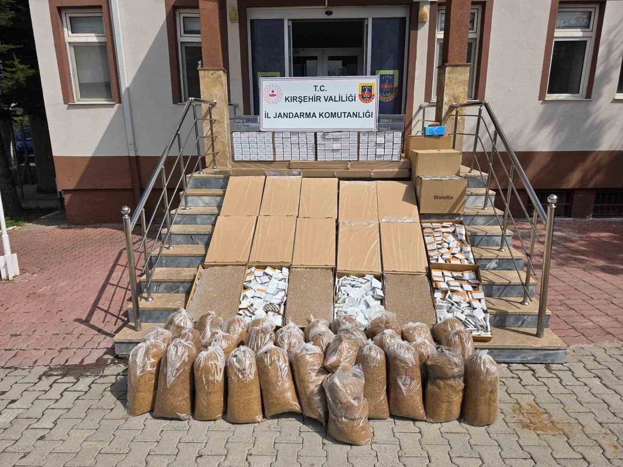 KIRŞEHİR’İN KAMAN İLÇESİNDE KAÇAK MAKARON ÜRETİMİ VE SATIŞI YAPTIĞI BELİRLENEN ŞAHISLARA YÖNELİK...