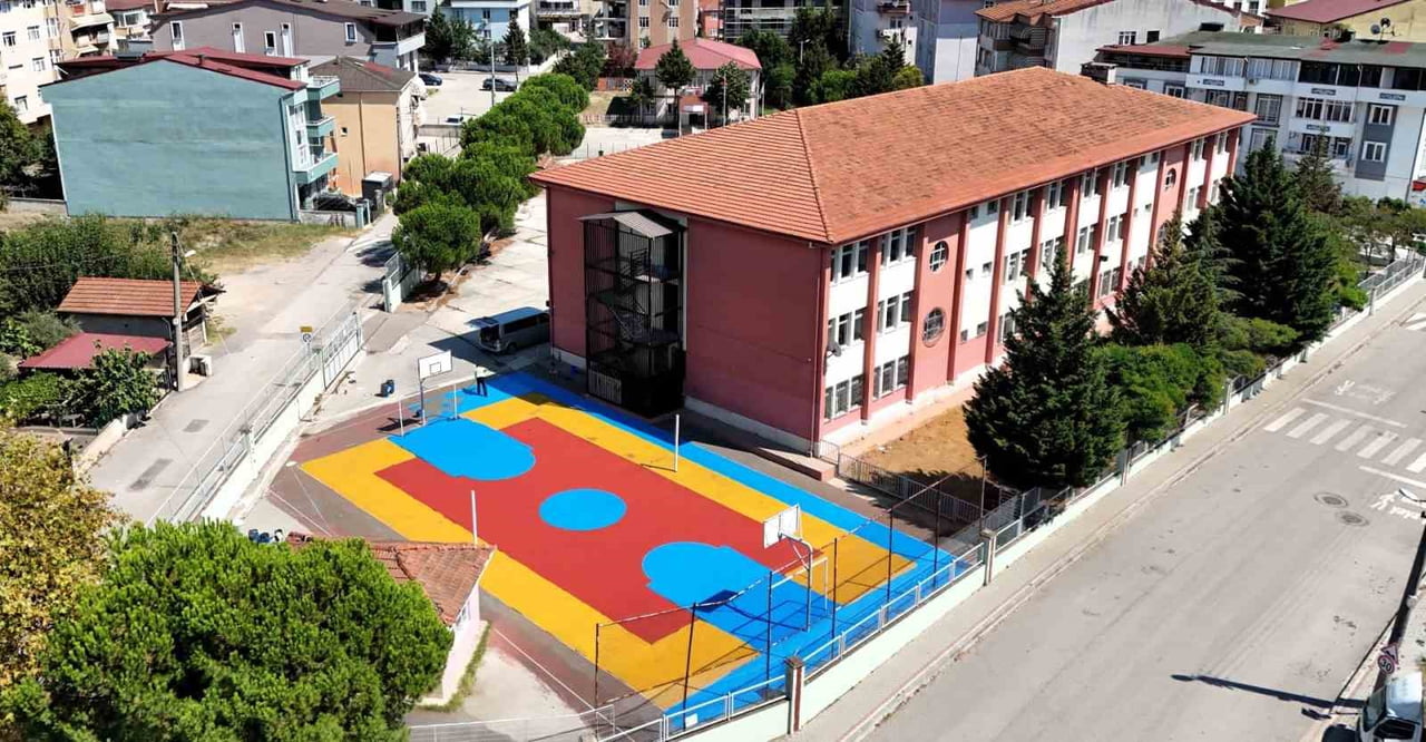 KOCAELİ'DE ÇOCUKLARI VE GENÇLERİ SPORA TEŞVİK ETMEK AMACIYLA YÜRÜTÜLEN "POTASIZ OKUL KALMASIN"...