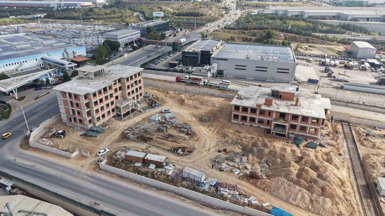 KOCAELİ'NİN ÇAYIROVA İLÇESİNDE, BELEDİYENİN GİRİŞİMLERİ VE HAYIRSEVER DESTEĞİYLE YAPIMINA BAŞLANAN...