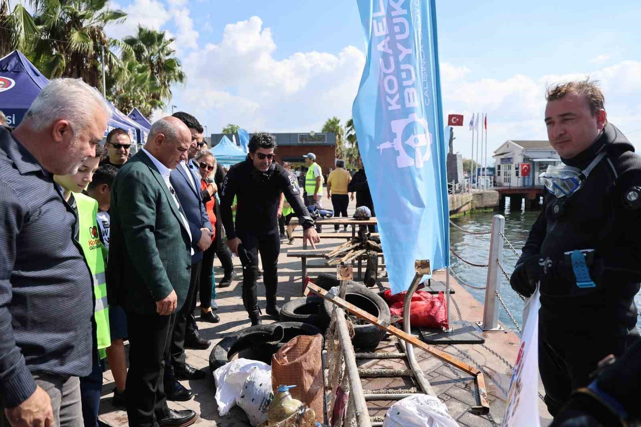 KOCAELİ’DE DÜNYA TEMİZLİK GÜNÜ KAPSAMINDA DÜZENLENEN ETKİNLİKTE 500 GÖNÜLLÜ, SAHİL VE DENİZ...