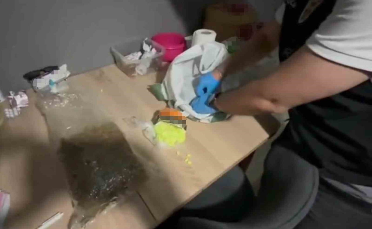 KOCAELİ’DE DÜZENLENEN UYUŞTURUCU OPERASYONUNDA 725 GRAM SKANK, 113 GRAM KOKAİN, YAKLAŞIK 300 GRAM...
